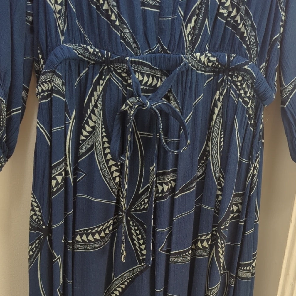 Tanoa Blue Geometric Pattern Top - Picture 4 of 7